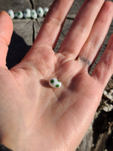 Load image into Gallery viewer, Spotted Egg pearl - yoshi egg