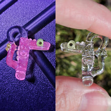 Load image into Gallery viewer, Dancing Toothless pendant - 10 colors ๐