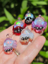 Load image into Gallery viewer, UV Spider pendant