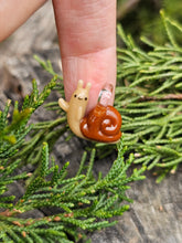 Load image into Gallery viewer, Adventure Time snail pendant (aka Lich snail)