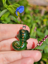 Load image into Gallery viewer, Alligator pendant