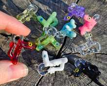 Load image into Gallery viewer, Dancing Toothless pendant - 10 colors ๐