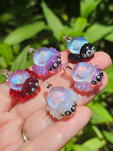 Load image into Gallery viewer, UV Spider pendant