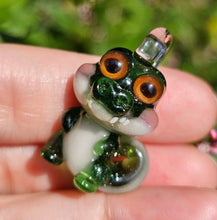 Load image into Gallery viewer, Alligator pendant