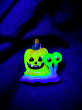 Load image into Gallery viewer, UV Gary pendant