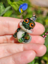 Load image into Gallery viewer, Alligator pendant