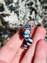 Load image into Gallery viewer, Sandworm pendant