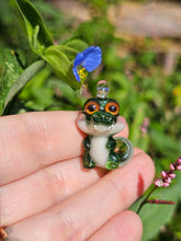 Load image into Gallery viewer, Alligator pendant