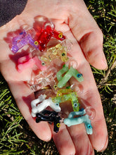 Load image into Gallery viewer, Dancing Toothless pendant - 10 colors ๐