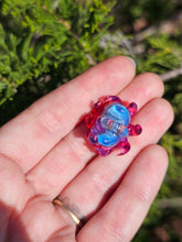 Load image into Gallery viewer, Octopus HK pendant