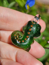 Load image into Gallery viewer, Alligator pendant