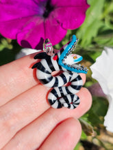 Load image into Gallery viewer, Sandworm pendant