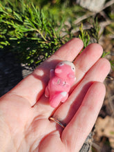 Load image into Gallery viewer, Slowpoke pendant