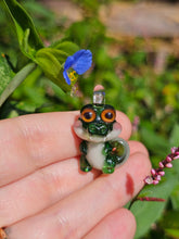 Load image into Gallery viewer, Alligator pendant