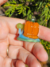 Load image into Gallery viewer, UV Gary pendant