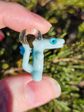 Load image into Gallery viewer, Dancing Toothless pendant - 10 colors ๐