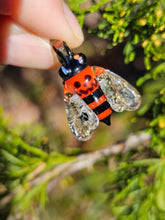 Load image into Gallery viewer, UV Halloween Bee pendant