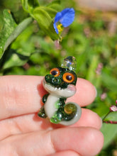 Load image into Gallery viewer, Alligator pendant