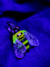Load image into Gallery viewer, UV Halloween Bee pendant