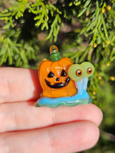 Load image into Gallery viewer, UV Gary pendant