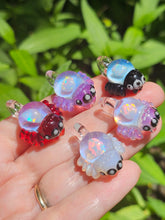 Load image into Gallery viewer, UV Spider pendant