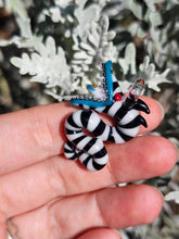 Load image into Gallery viewer, Sandworm pendant