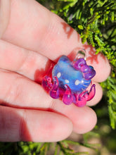 Load image into Gallery viewer, Octopus HK pendant