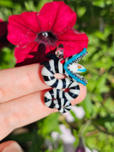 Load image into Gallery viewer, Sandworm pendant