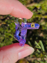 Load image into Gallery viewer, Dancing Toothless pendant - 10 colors ๐