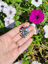 Load image into Gallery viewer, Sandworm pendant