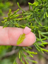 Load image into Gallery viewer, Tulip pillar