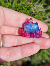 Load image into Gallery viewer, Octopus HK pendant