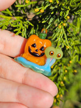 Load image into Gallery viewer, UV Gary pendant