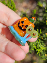 Load image into Gallery viewer, UV Gary pendant