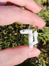 Load image into Gallery viewer, Dancing Toothless pendant - 10 colors ๐