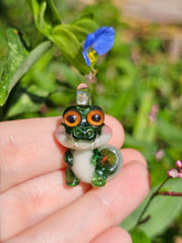 Load image into Gallery viewer, Alligator pendant