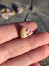 Load image into Gallery viewer, Pepperoni Pizza slice pearl