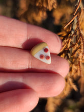 Load image into Gallery viewer, Pepperoni Pizza slice pearl