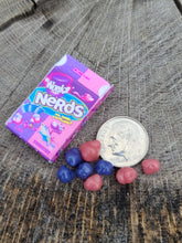 Load image into Gallery viewer, Nerds glass pearl set