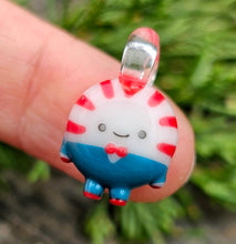 Load image into Gallery viewer, Peppermint Butler pendant
