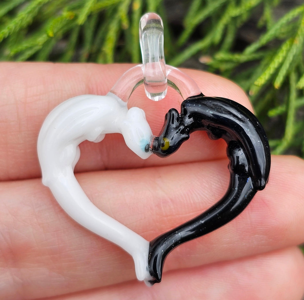 Toothless heart pendant