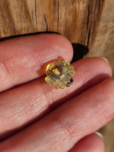 Load image into Gallery viewer, Spider pearl
