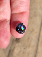 Load image into Gallery viewer, Spider pearl
