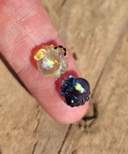 Load image into Gallery viewer, Spider pearl
