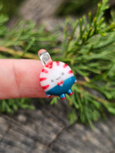 Load image into Gallery viewer, Peppermint Butler pendant
