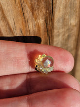 Load image into Gallery viewer, Spider pearl
